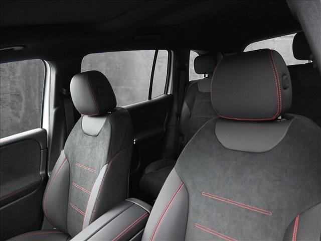 Photo of 2025 Polar White Mercedes-Benz GLB 250