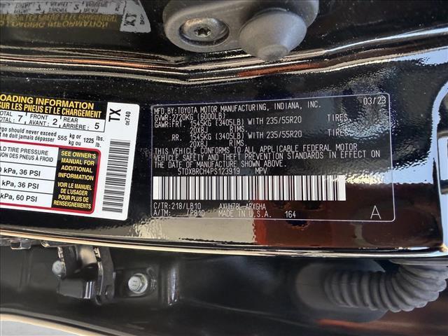 Photo of 2023 Midnight Black Metallic Toyota Highlander Hybrid
