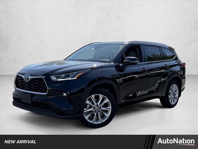 Photo of 2023 Midnight Black Metallic Toyota Highlander Hybrid