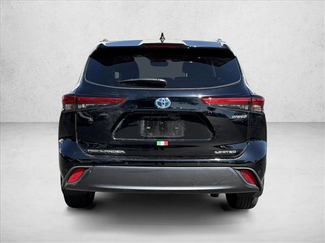 Photo of 2023 Midnight Black Metallic Toyota Highlander Hybrid