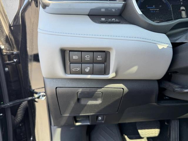 Photo of 2023 Midnight Black Metallic Toyota Highlander Hybrid