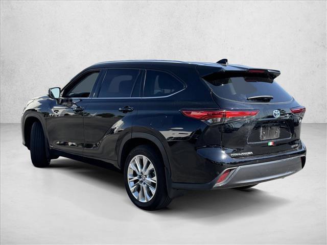 Photo of 2023 Midnight Black Metallic Toyota Highlander Hybrid