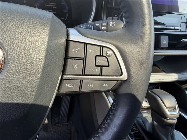 Photo of 2023 Midnight Black Metallic Toyota Highlander Hybrid
