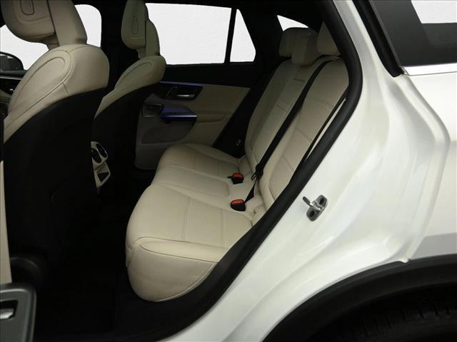 Photo of 2025 Polar White Mercedes-Benz GLC 350e