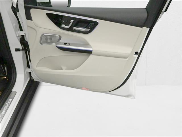 Photo of 2025 Polar White Mercedes-Benz GLC 350e