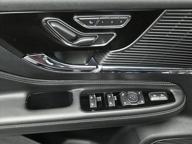 Photo of 2022 Asher Gray Metallic Clearcoat Lincoln Corsair