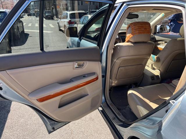 Photo of 2004 Blue Lexus RX 330
