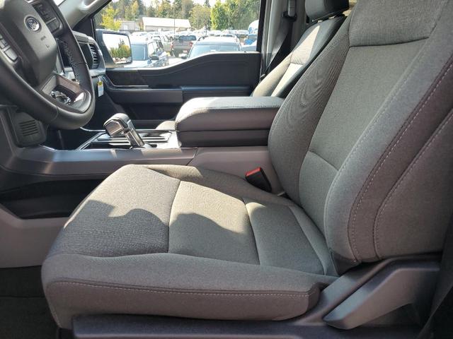 Photo of 2025 Oxford White Ford F-150 Lightning