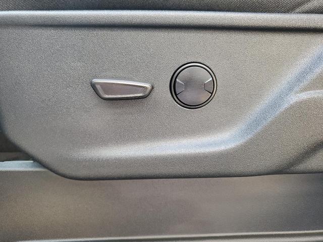 Photo of 2025 Oxford White Ford F-150 Lightning