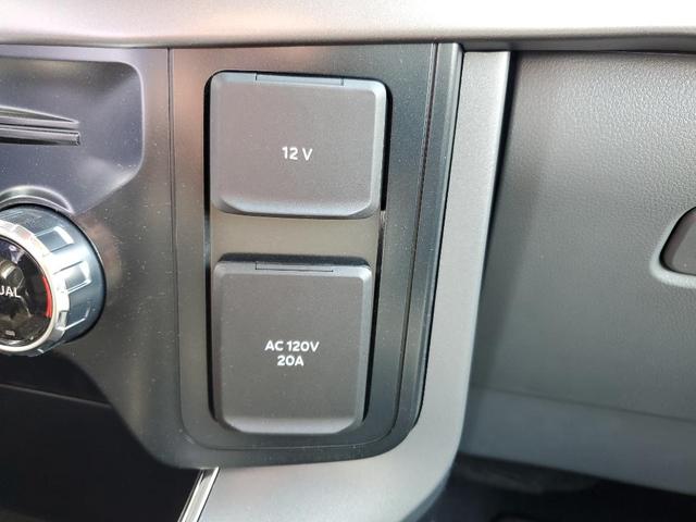 Photo of 2025 Oxford White Ford F-150 Lightning