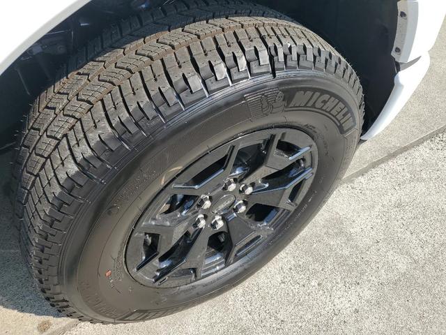 Photo of 2025 Oxford White Ford F-150 Lightning