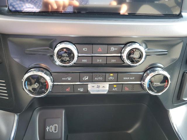 Photo of 2025 Oxford White Ford F-150 Lightning
