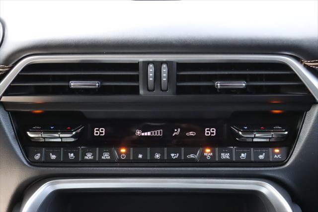 Photo of 2025 Rhodium White Premium Mazda CX-70 PHEV