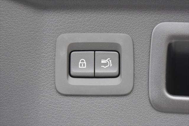 Photo of 2025 Rhodium White Premium Mazda CX-70 PHEV