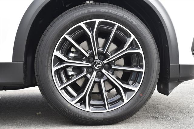 Photo of 2025 Rhodium White Premium Mazda CX-70 PHEV