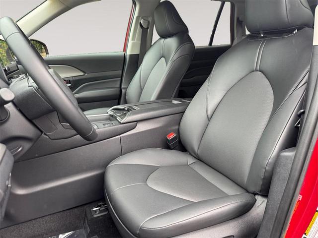 Photo of 2024 Ruby Flare Pearl Toyota Grand Highlander