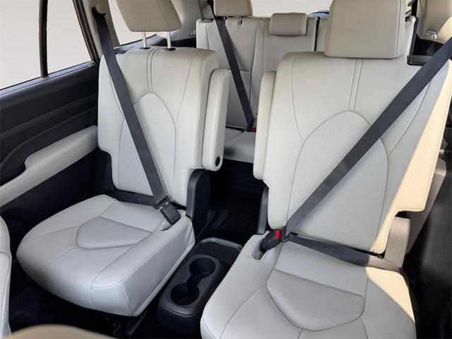 Photo of 2024 Midnight Black Metallic Toyota Grand Highlander