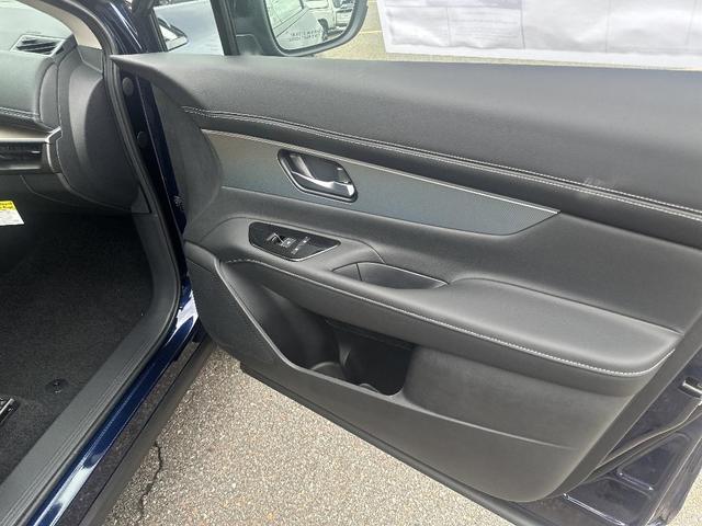Photo of 2025 2t Blu Blk Roof Nissan Murano