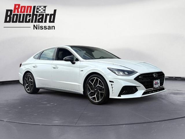 Photo of 2022 White Hyundai SONATA