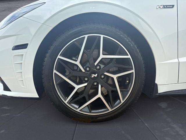 Photo of 2022 White Hyundai SONATA