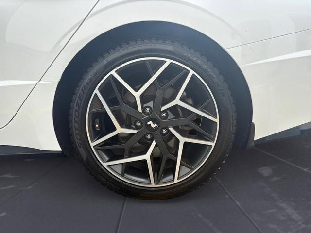 Photo of 2022 White Hyundai SONATA