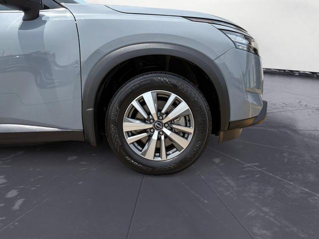 Photo of 2024 2t Gry Blk Roof Nissan Pathfinder
