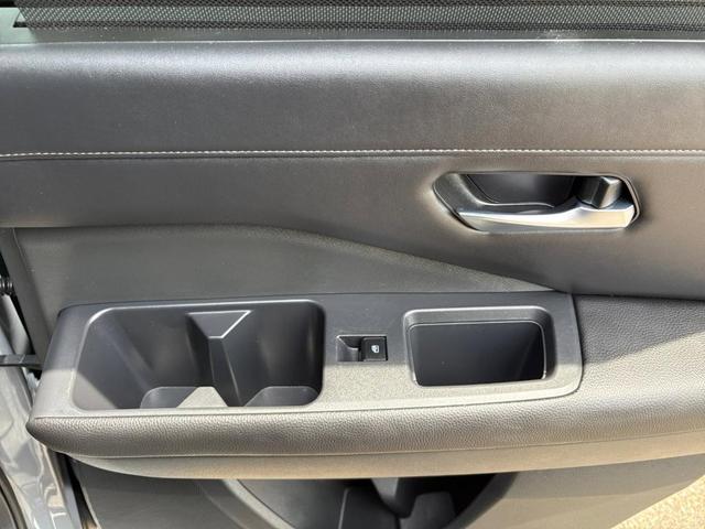Photo of 2024 2t Gry Blk Roof Nissan Pathfinder