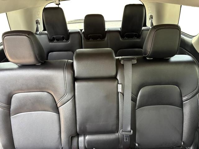 Photo of 2024 2t Gry Blk Roof Nissan Pathfinder