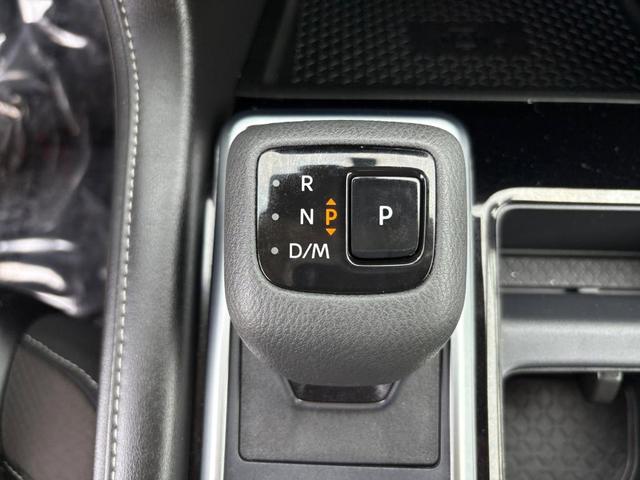 Photo of 2024 2t Gry Blk Roof Nissan Pathfinder
