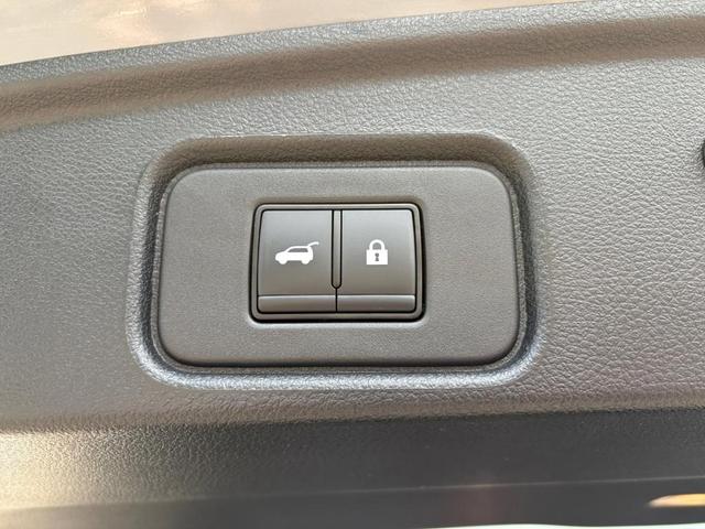 Photo of 2024 2t Gry Blk Roof Nissan Pathfinder