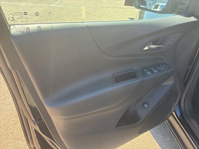 Photo of 2022 Black Chevrolet Equinox
