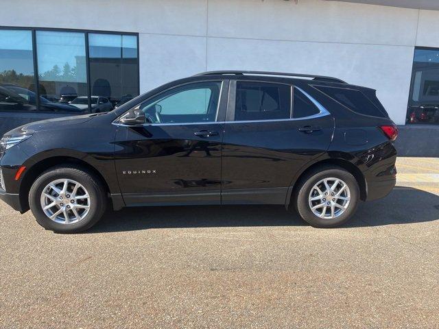 Photo of 2022 Black Chevrolet Equinox