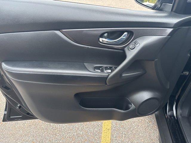 Photo of 2019 Magnetic Black Nissan Rogue
