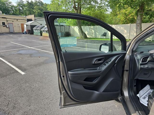 Photo of 2022 Stone Gray Metallic Chevrolet Trax