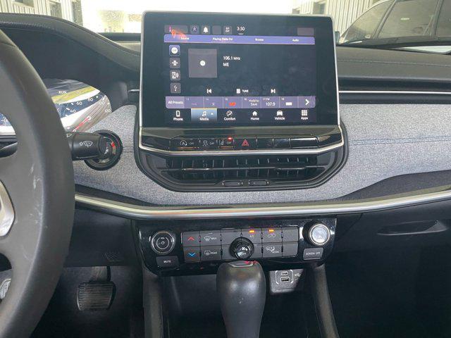 Photo of 2023 Bright White Clearcoat Jeep Compass