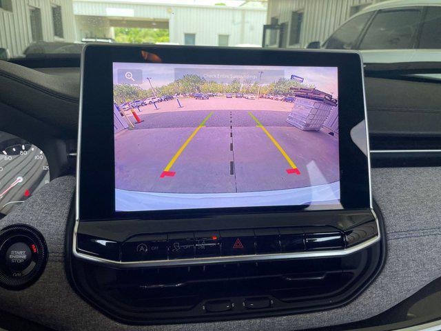 Photo of 2023 Bright White Clearcoat Jeep Compass