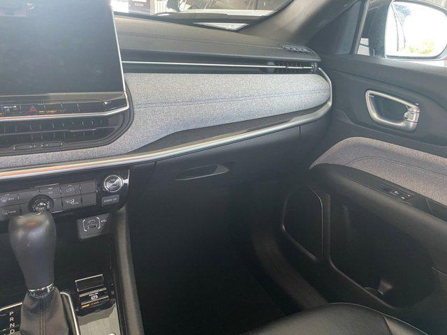 Photo of 2023 Bright White Clearcoat Jeep Compass