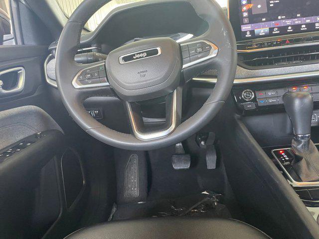 Photo of 2023 Bright White Clearcoat Jeep Compass