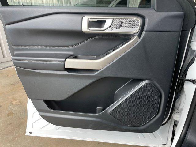 Photo of 2023 Oxford White Ford Explorer