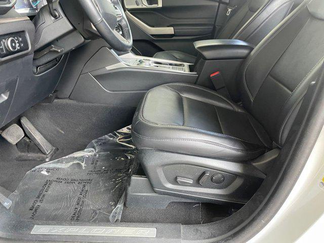 Photo of 2023 Oxford White Ford Explorer