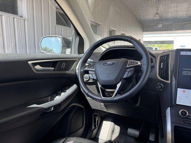 Photo of 2024 Agate Black Metallic Ford Edge