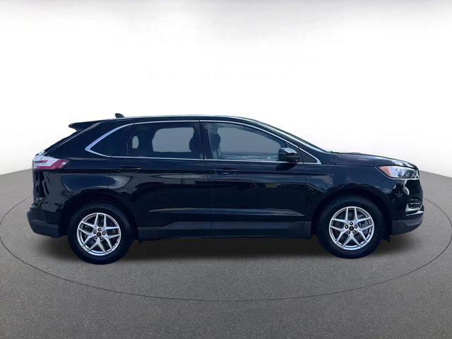 Photo of 2024 Agate Black Metallic Ford Edge