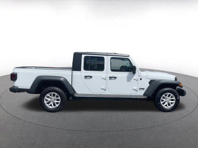 Photo of 2023 Bright White Clearcoat Jeep Gladiator