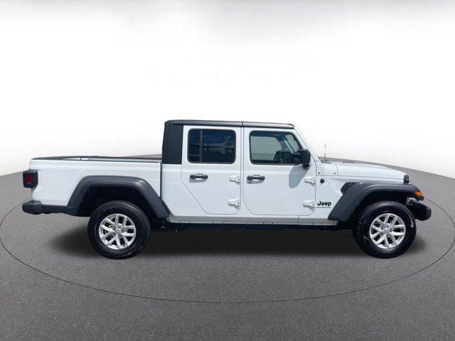 Photo of 2023 Bright White Clearcoat Jeep Gladiator