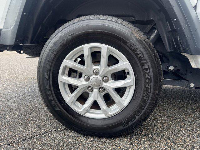 Photo of 2023 Bright White Clearcoat Jeep Gladiator