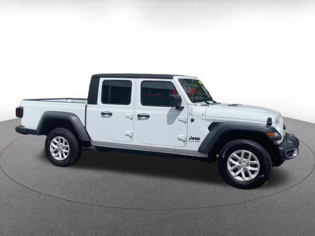 Photo of 2023 Bright White Clearcoat Jeep Gladiator