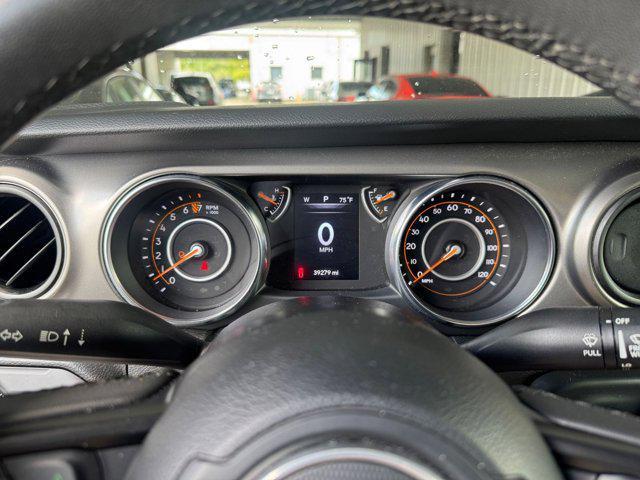Photo of 2023 Bright White Clearcoat Jeep Gladiator