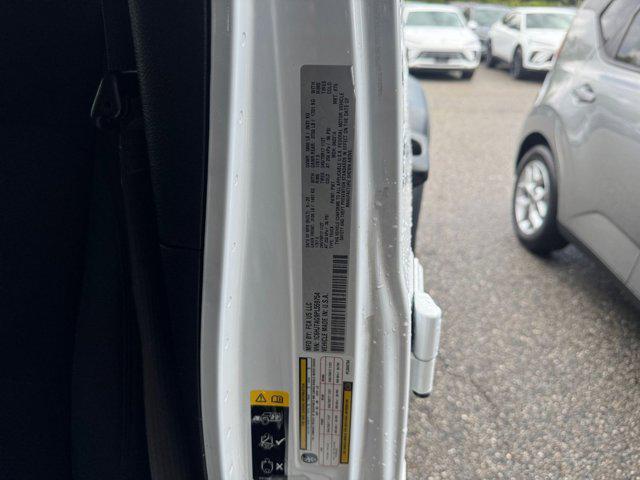 Photo of 2023 Bright White Clearcoat Jeep Gladiator