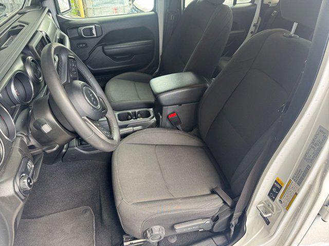 Photo of 2023 Bright White Clearcoat Jeep Gladiator