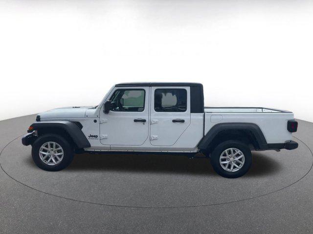 Photo of 2023 Bright White Clearcoat Jeep Gladiator